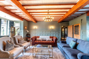 Luxury 6 Bed Manor House - Hot-Tub - Sleeps 14 - Stunning Views - Games Room